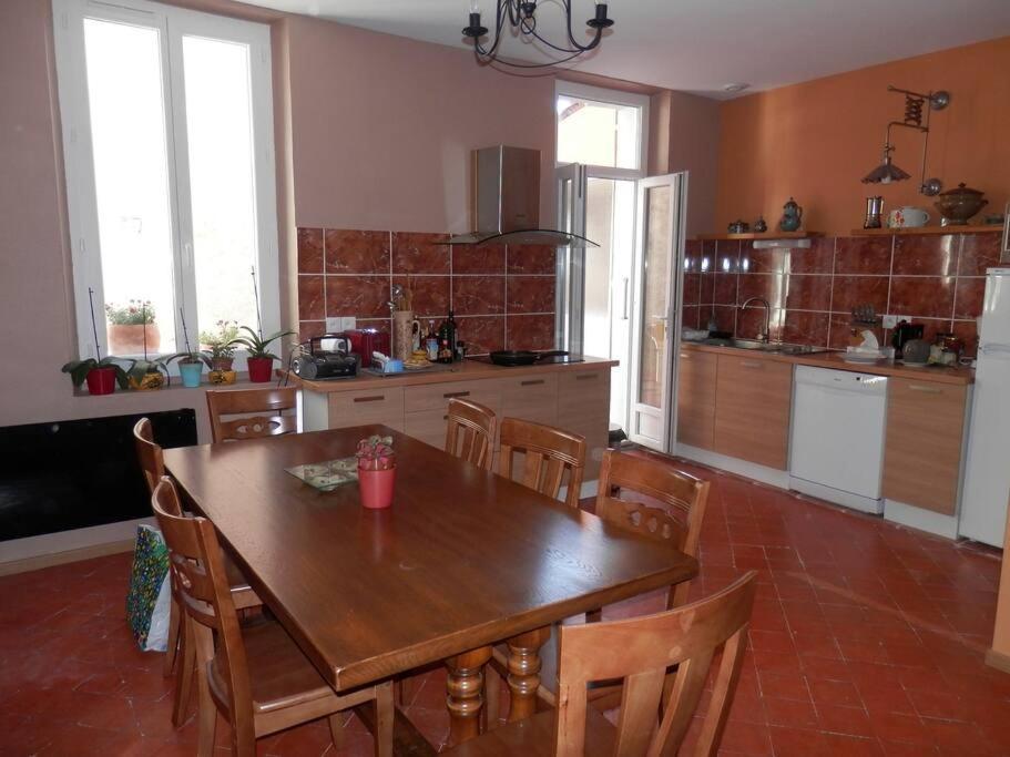 Appartement Spacieux Avec Grand Patio, 1Er Etage سيجيان المظهر الخارجي الصورة