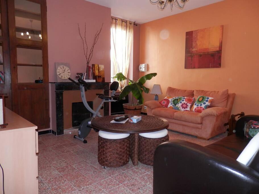 Appartement Spacieux Avec Grand Patio, 1Er Etage سيجيان المظهر الخارجي الصورة