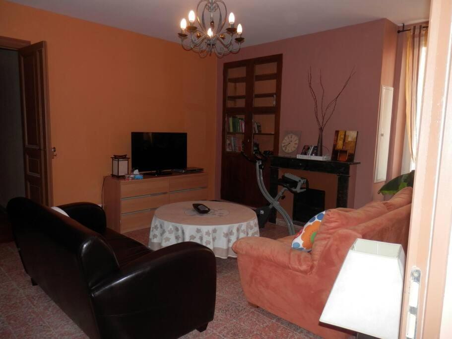 Appartement Spacieux Avec Grand Patio, 1Er Etage سيجيان المظهر الخارجي الصورة
